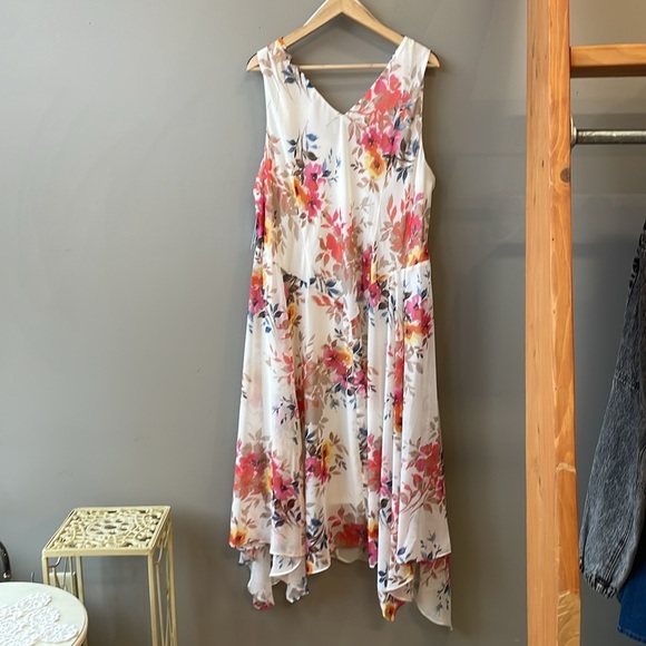 Signature by Robbie Bee Floral Sleeveless Dress - White and Pink, 24W - Picture 6 of 7